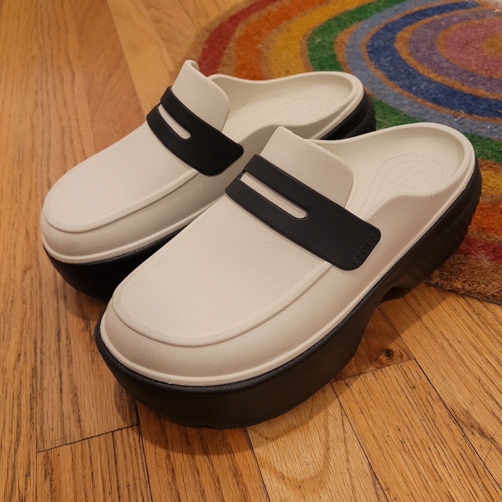 EUC Crocs Stomp Loafers Size 7